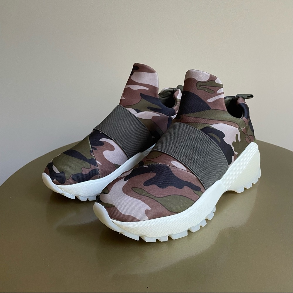 J/Slides NYC Manic Green Camo Slip On Sneakers Womens Size 6